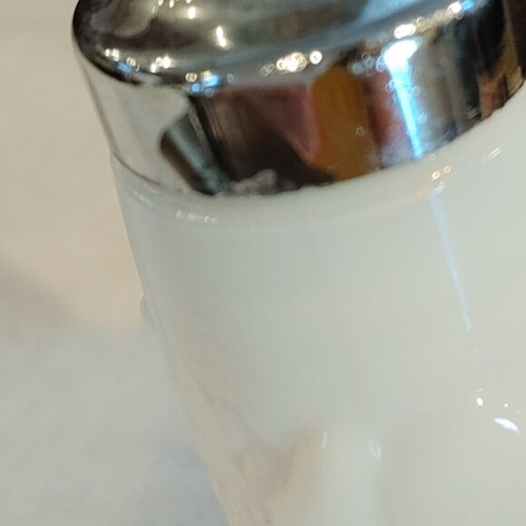 Vintage Milk Glass Salt and Pepper Shakers - Picture 4 of 4